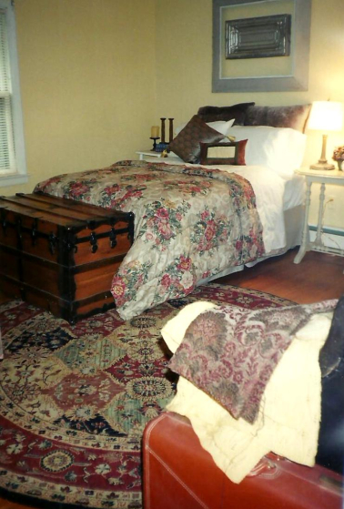 Traditional Guestroom 